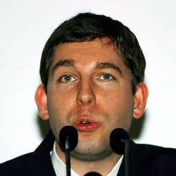 Benzin, Nicolas